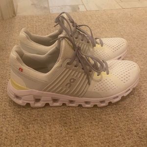 On cloud cloud swift tennis shoes